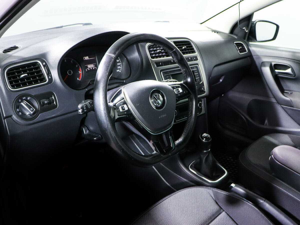 Volkswagen Polo с пробегом — 2017 год. Фото: #11