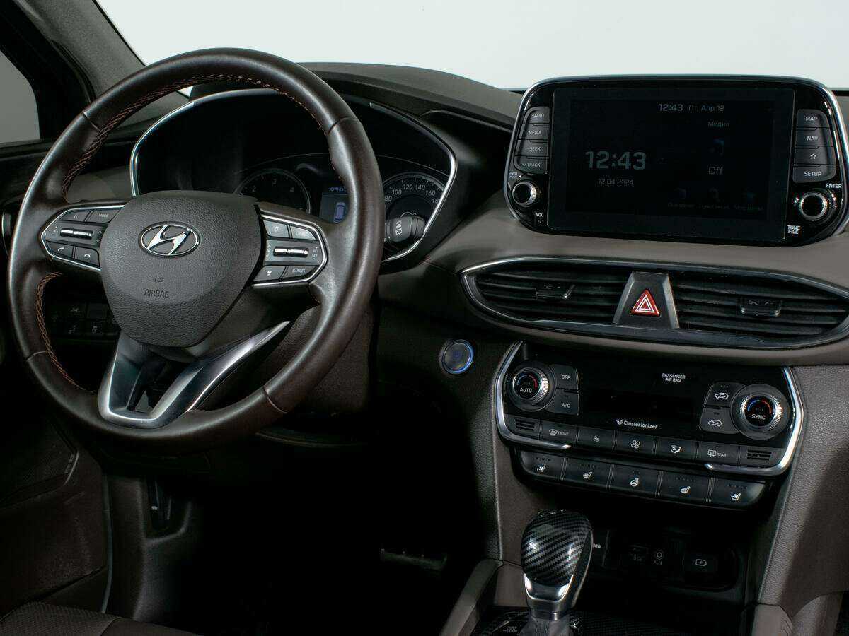 Hyundai Santa Fe с пробегом — 2018 год. Фото: #11