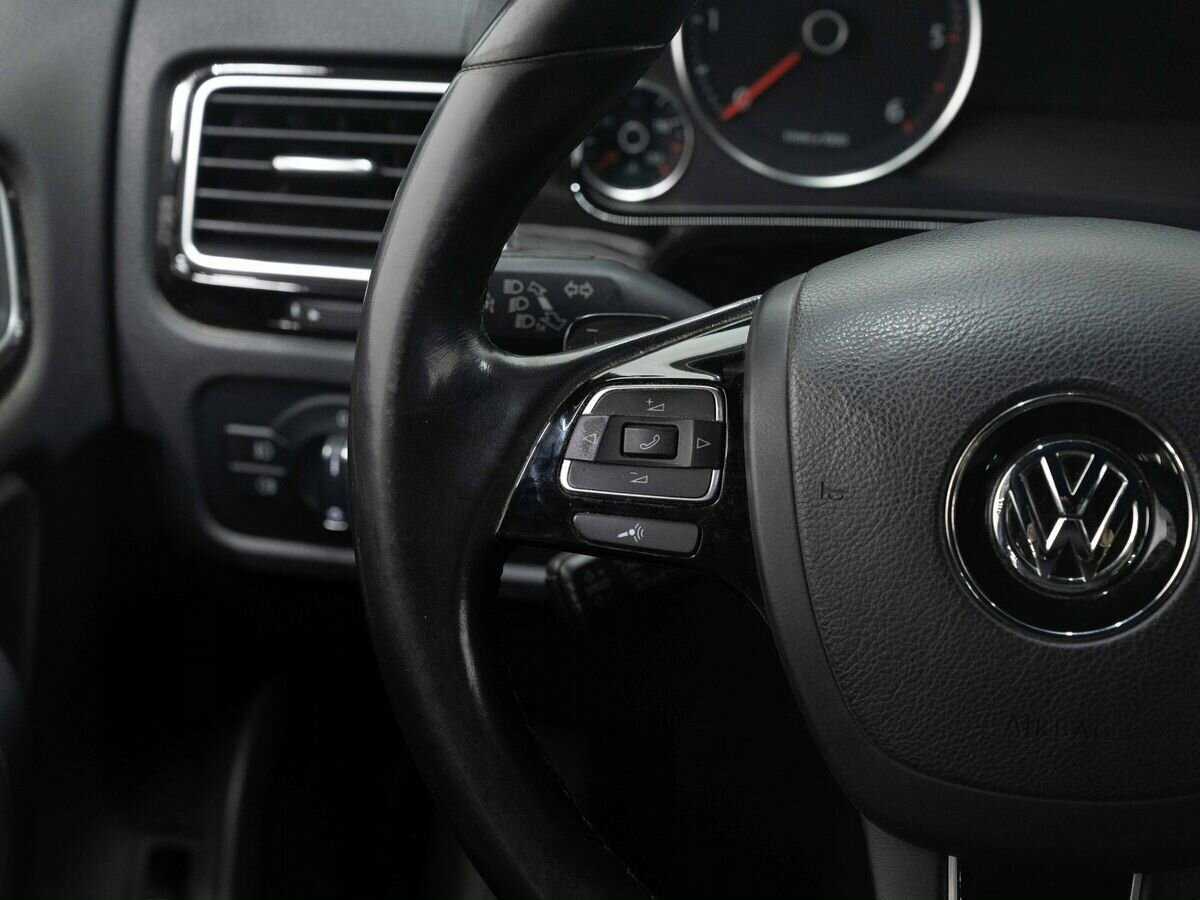 Volkswagen Touareg с пробегом — 2017 год. Фото: #15