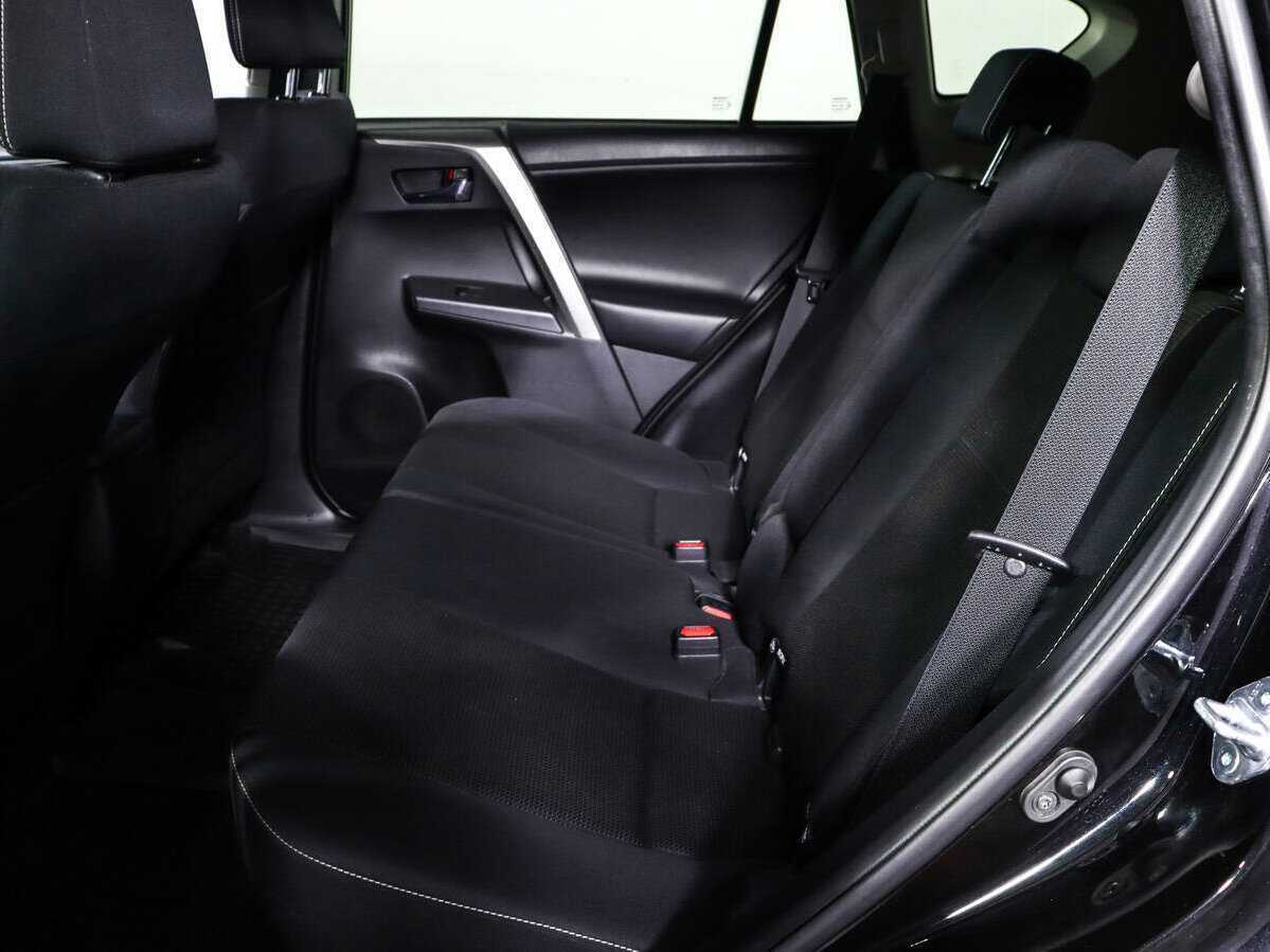 Toyota RAV4 с пробегом — 2019 год. Фото: #9