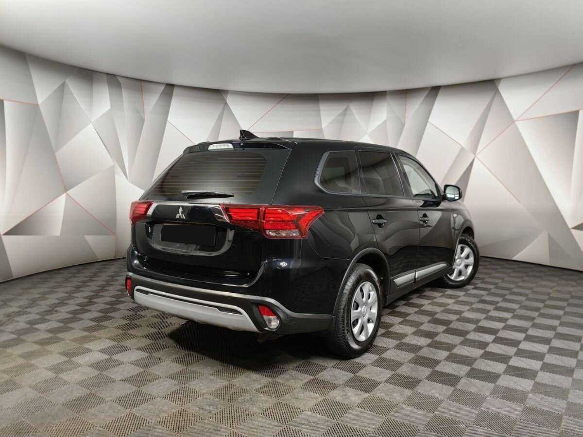 Mitsubishi Outlander с пробегом — 2020 год. Фото: #1