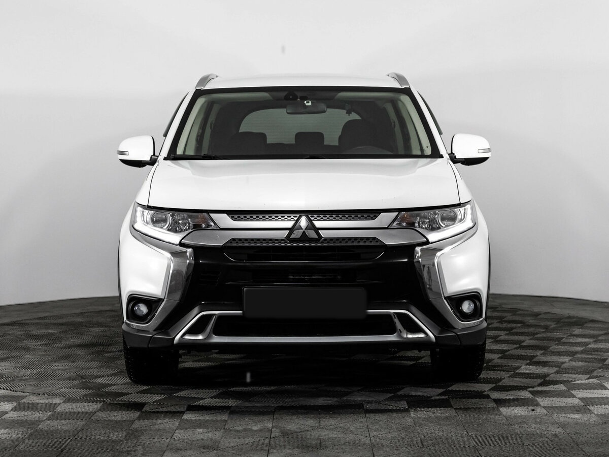 Mitsubishi Outlander с пробегом — 2019 год. Фото: #1