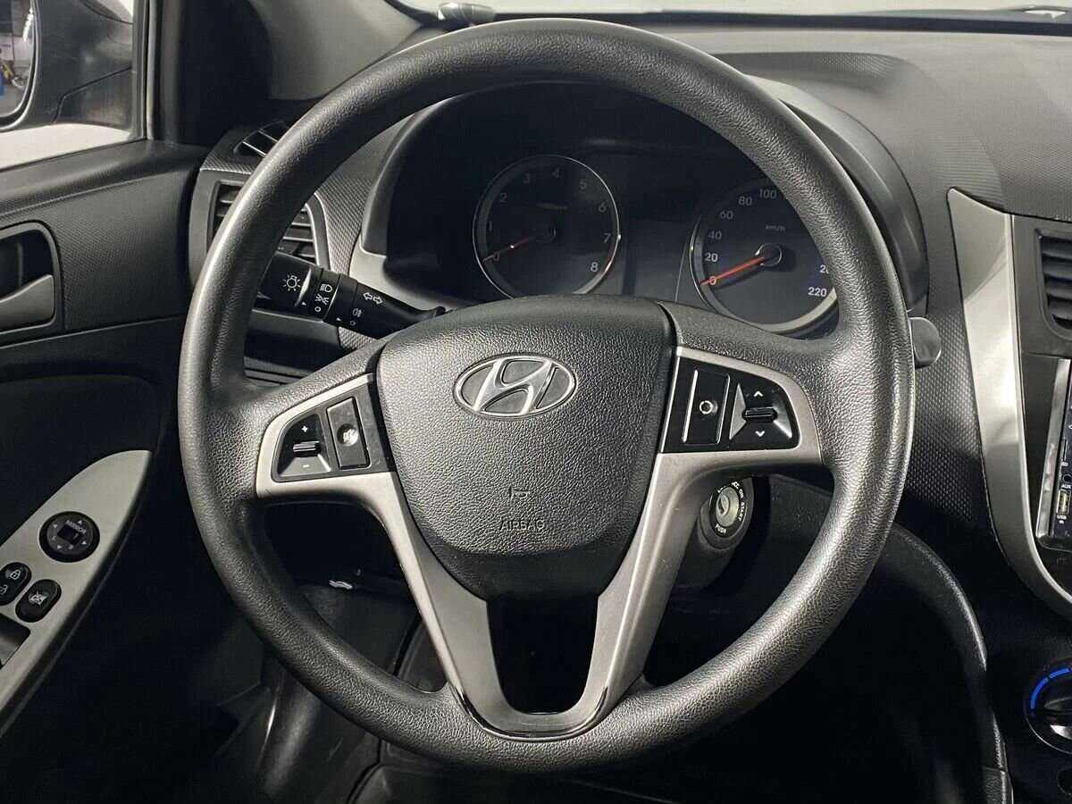 Hyundai Solaris с пробегом — 2016 год. Фото: #11