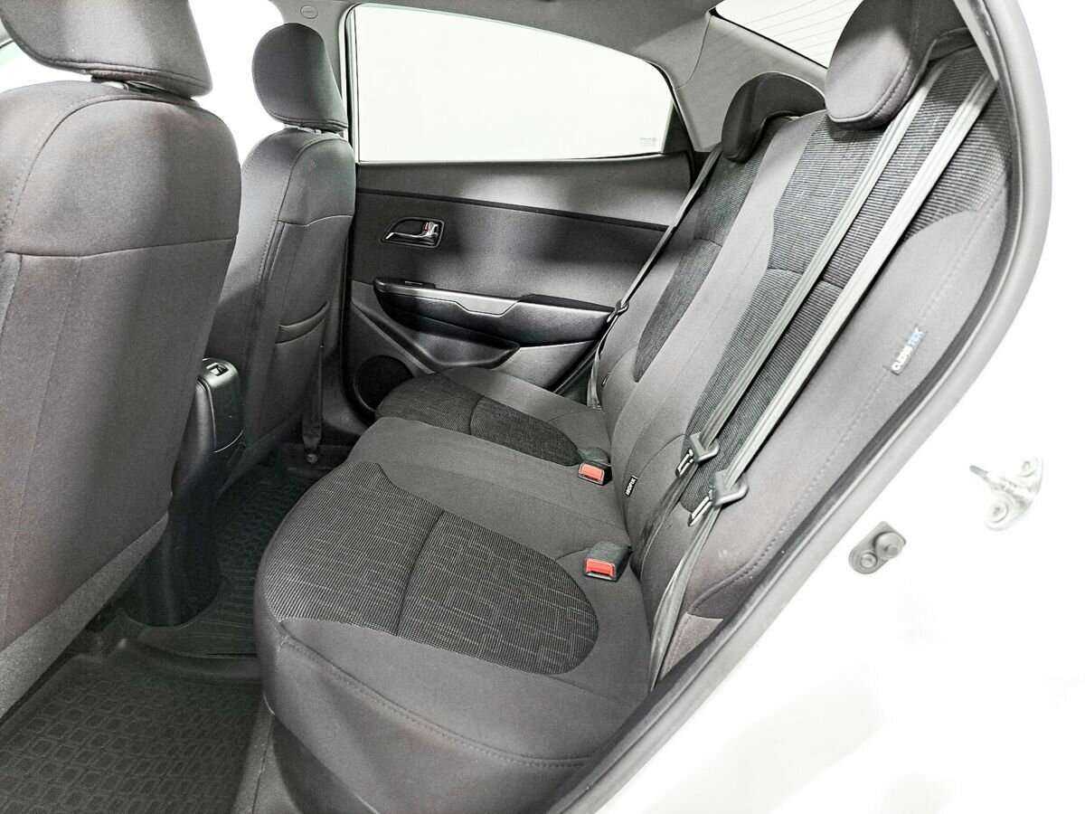 Kia Rio с пробегом — 2013 год. Фото: #9