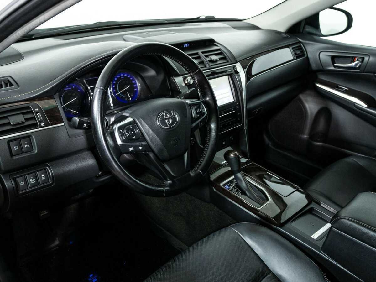 Toyota Camry с пробегом — 2016 год. Фото: #10