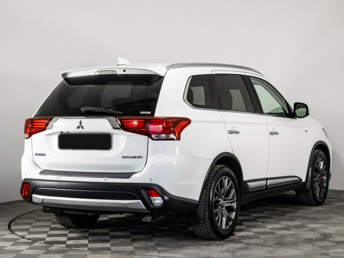Mitsubishi Outlander с пробегом — 2017 год. Фото: #3
