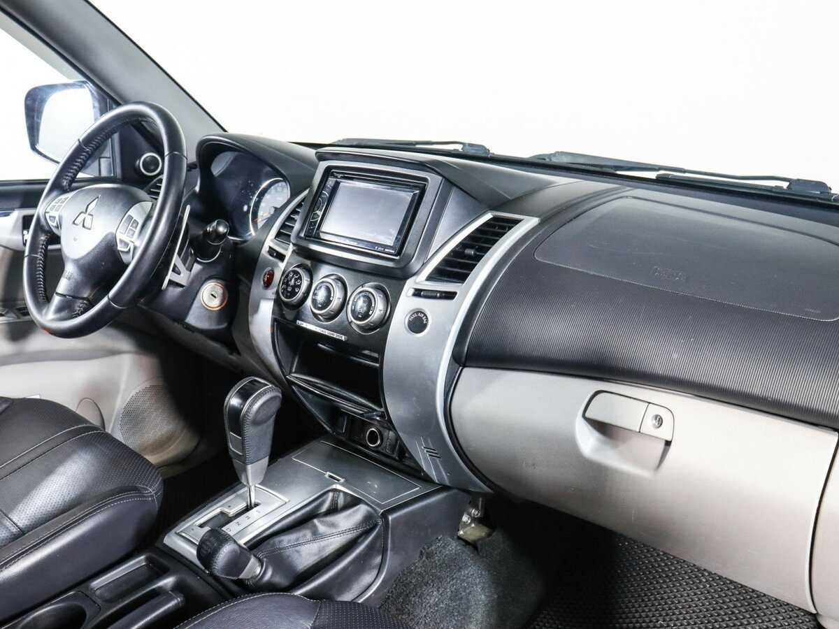 Mitsubishi Pajero Sport с пробегом — 2012 год. Фото: #6