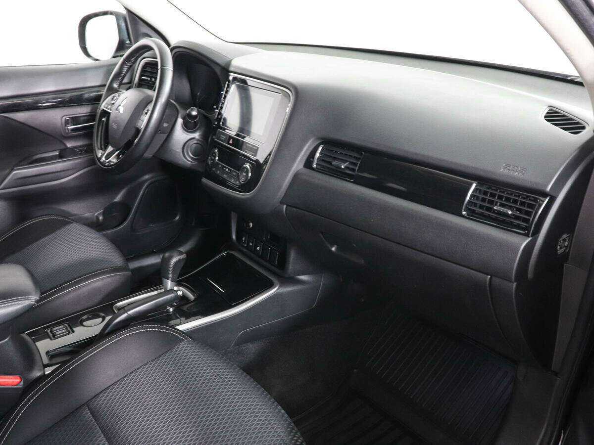 Mitsubishi Outlander с пробегом — 2018 год. Фото: #9