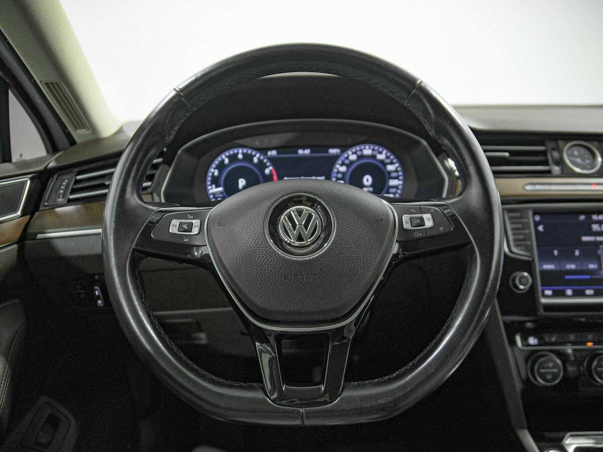 Volkswagen Passat с пробегом — 2016 год. Фото: #6