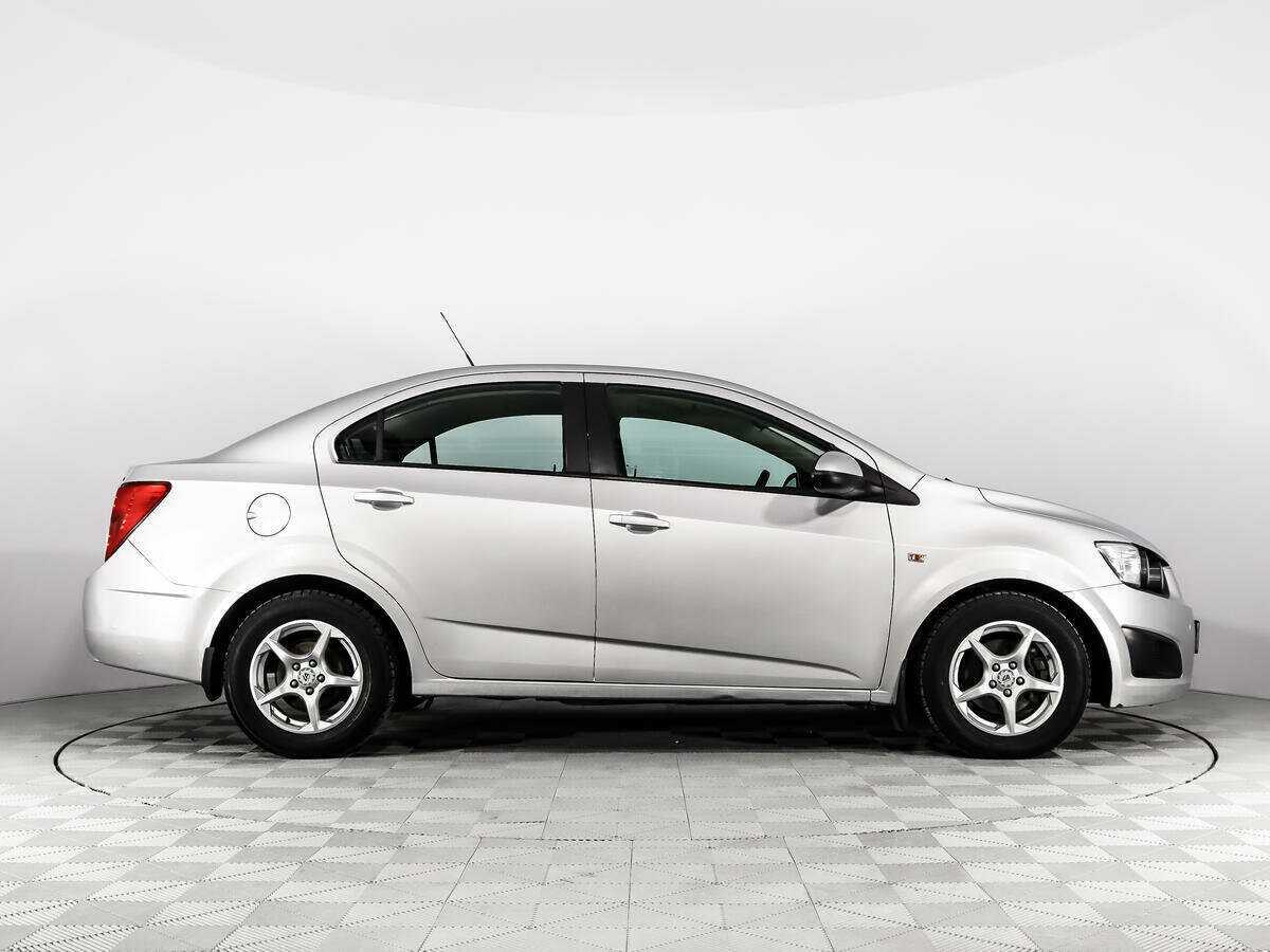 Chevrolet Aveo с пробегом — 2014 год. Фото: #3