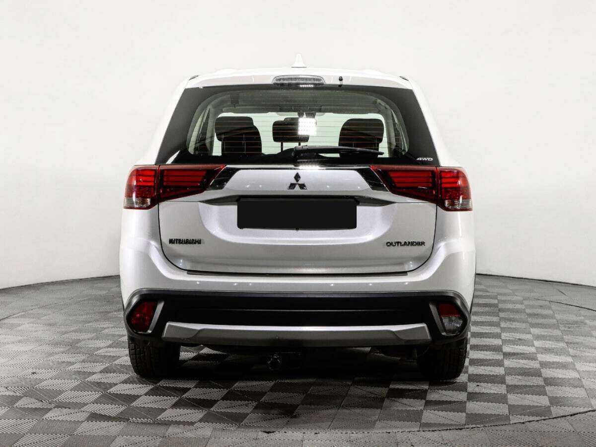 Mitsubishi Outlander с пробегом — 2018 год. Фото: #4