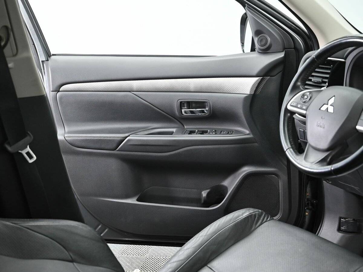 Mitsubishi Outlander с пробегом — 2014 год. Фото: #6