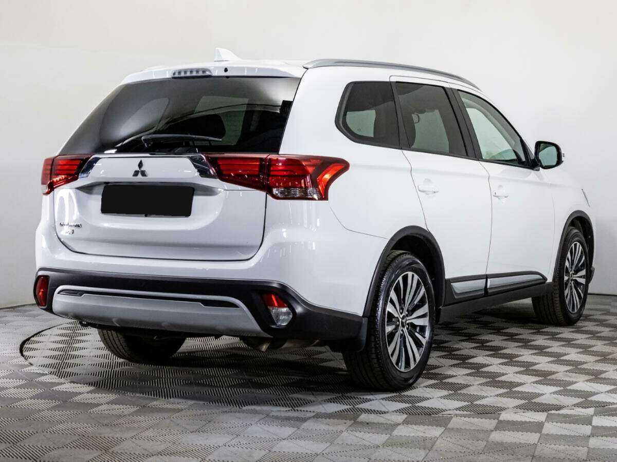Mitsubishi Outlander с пробегом — 2021 год. Фото: #4