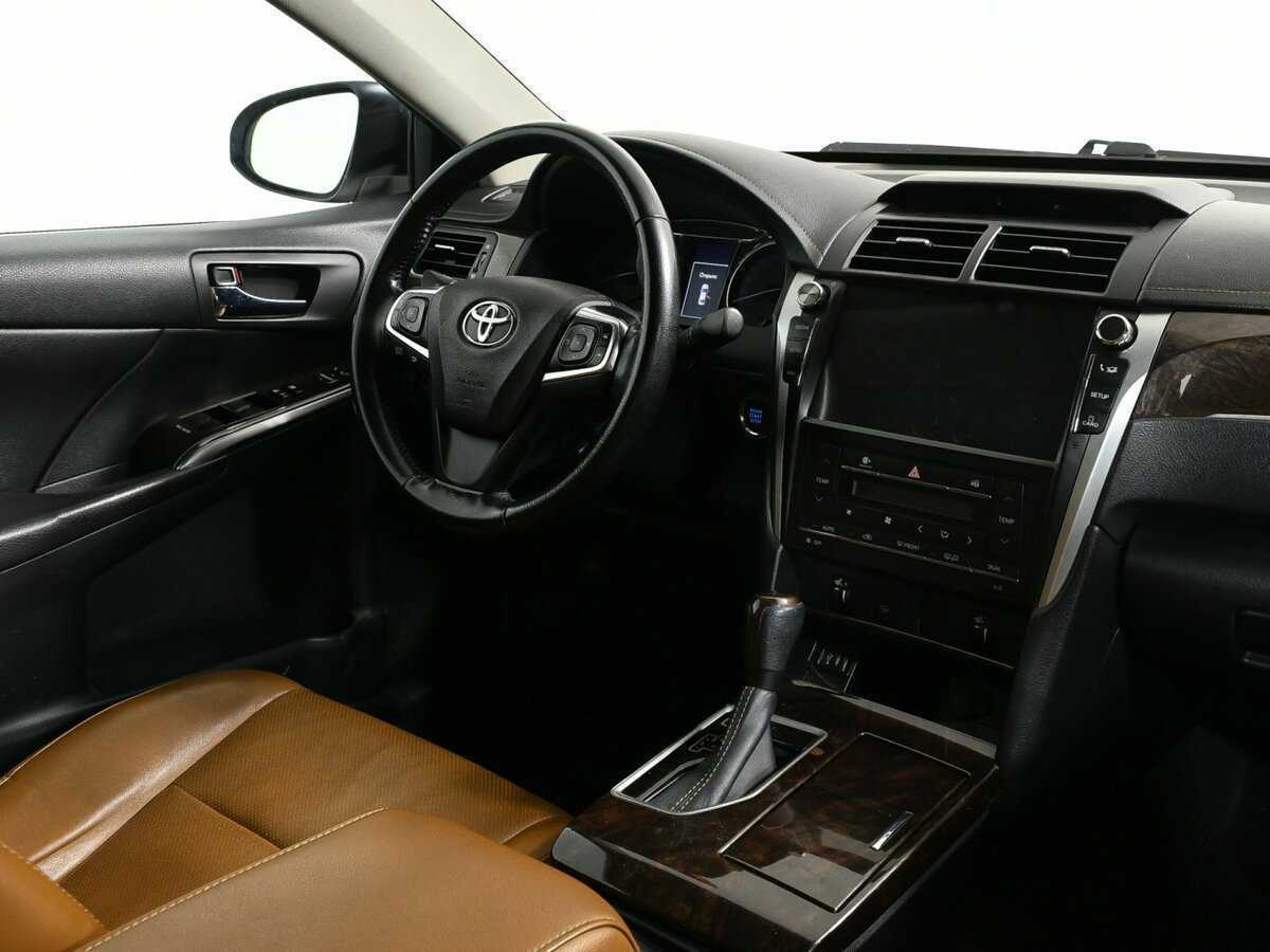 Toyota Camry с пробегом — 2017 год. Фото: #6