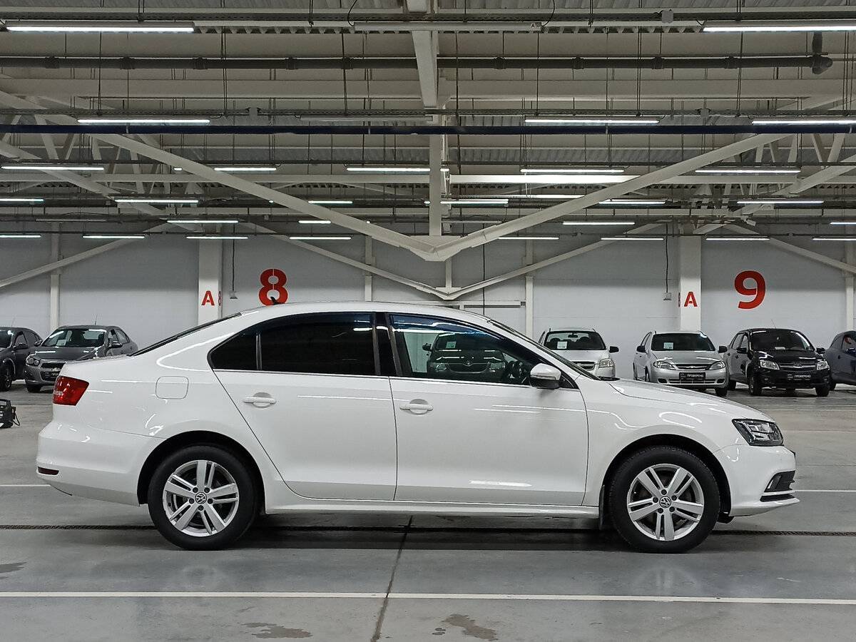Volkswagen Jetta с пробегом — 2015 год. Фото: #3