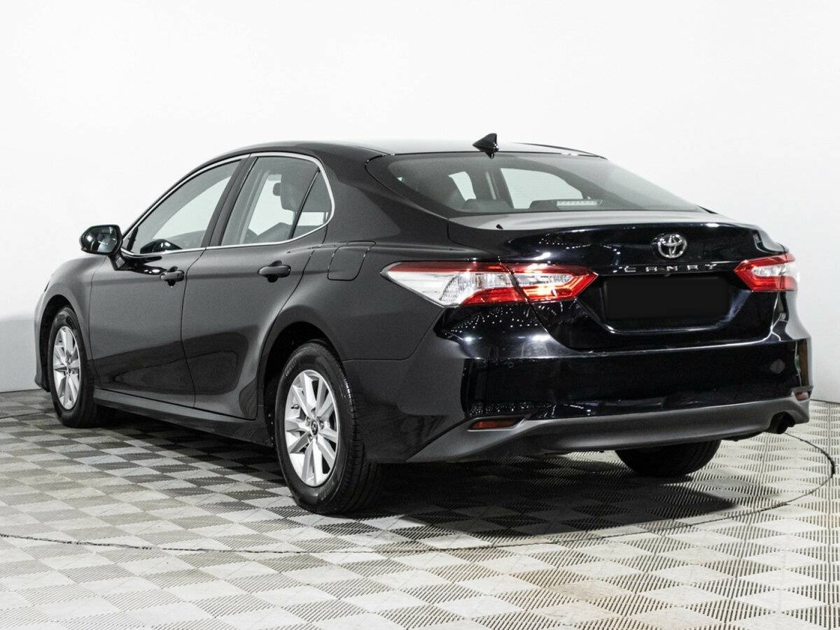 Toyota Camry с пробегом — 2018 год. Фото: #6