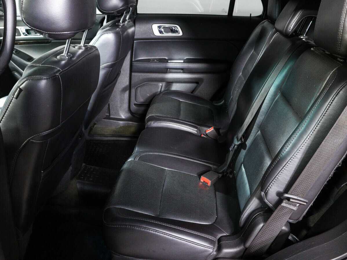 Ford Explorer с пробегом — 2013 год. Фото: #6
