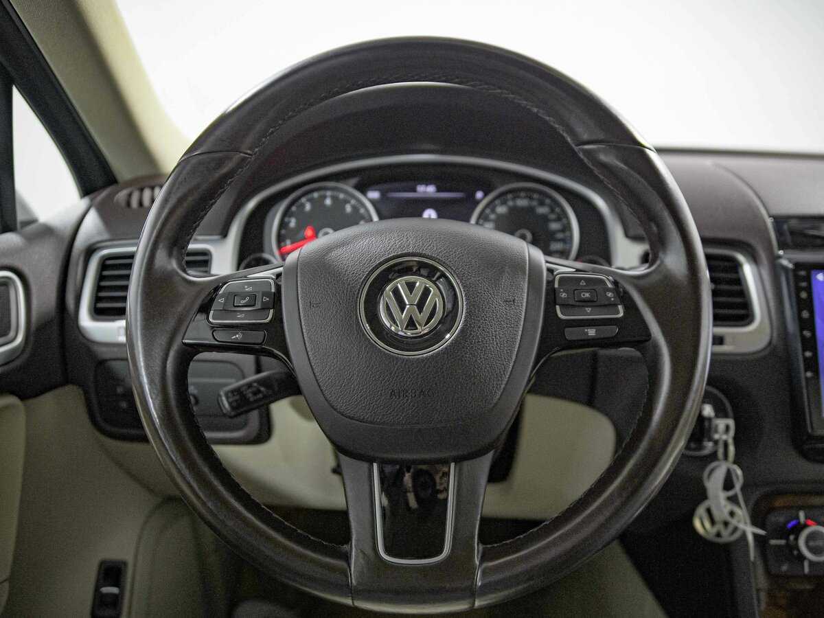 Volkswagen Touareg с пробегом — 2013 год. Фото: #8