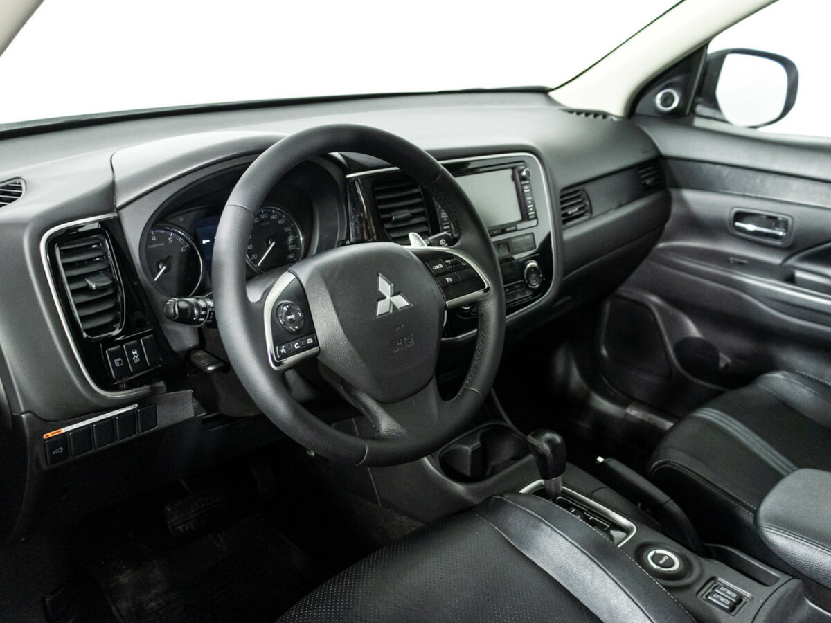Mitsubishi Outlander с пробегом — 2014 год. Фото: #9