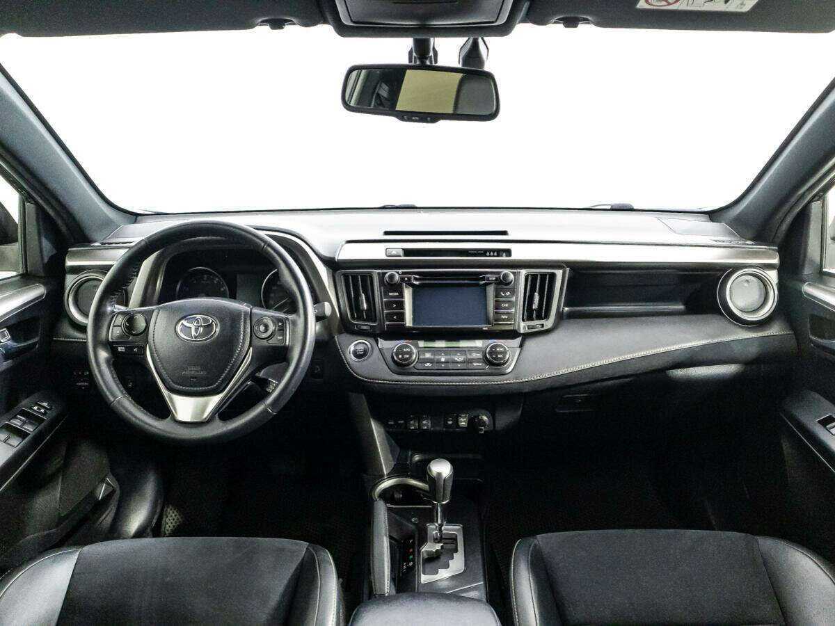 Toyota RAV4 с пробегом — 2016 год. Фото: #12
