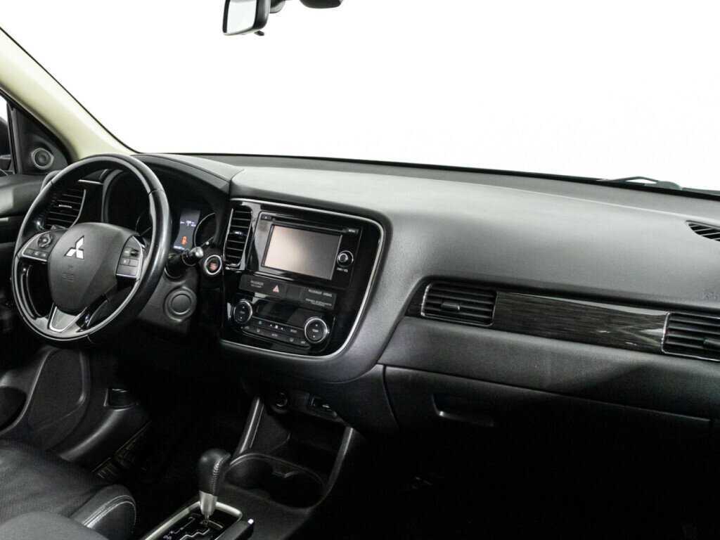 Mitsubishi Outlander с пробегом — 2016 год. Фото: #8