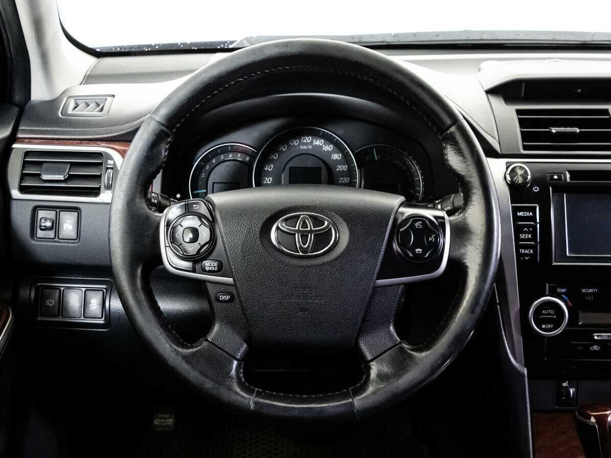 Toyota Camry с пробегом — 2014 год. Фото: #9