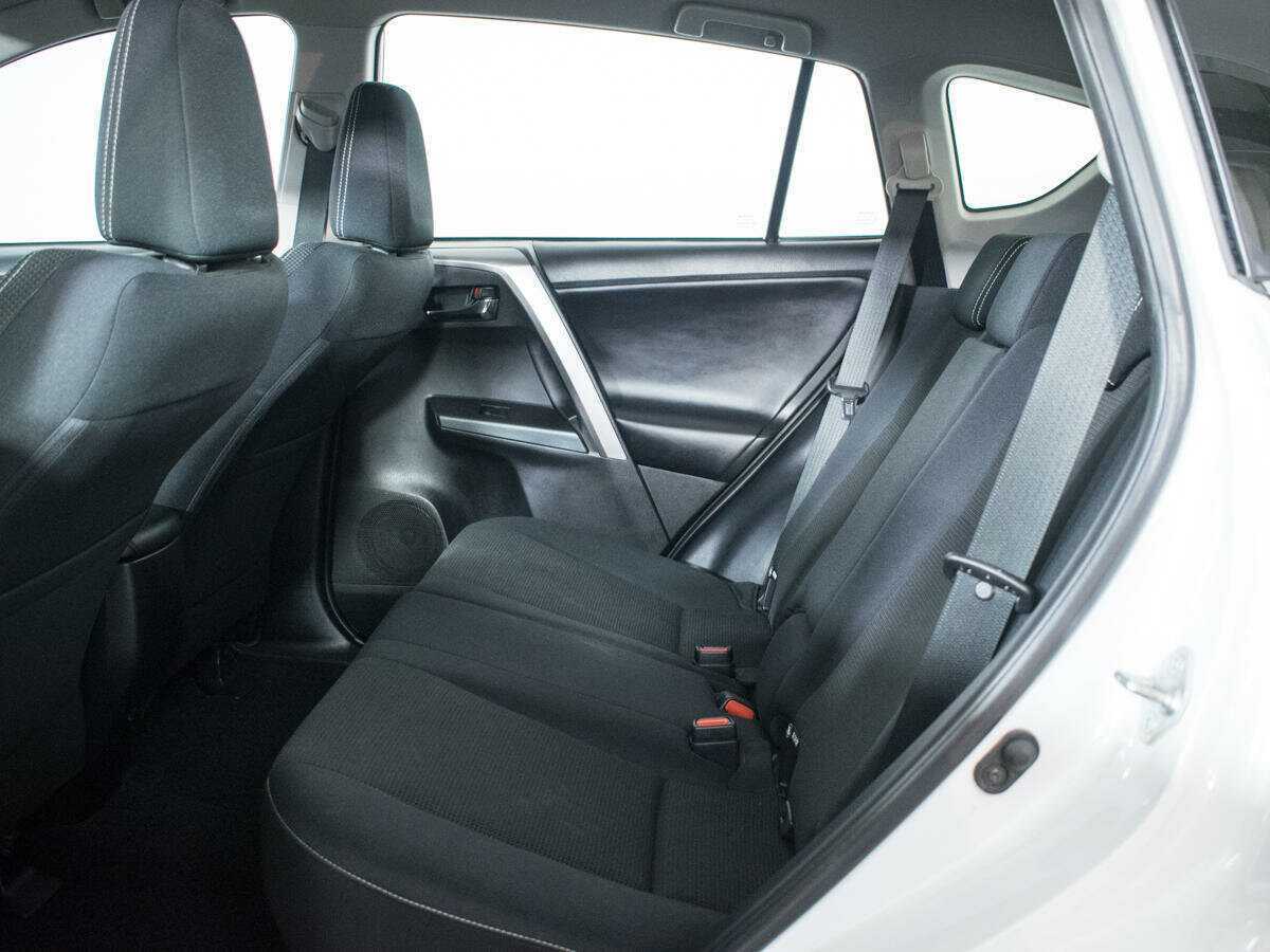 Toyota RAV4 с пробегом — 2019 год. Фото: #9