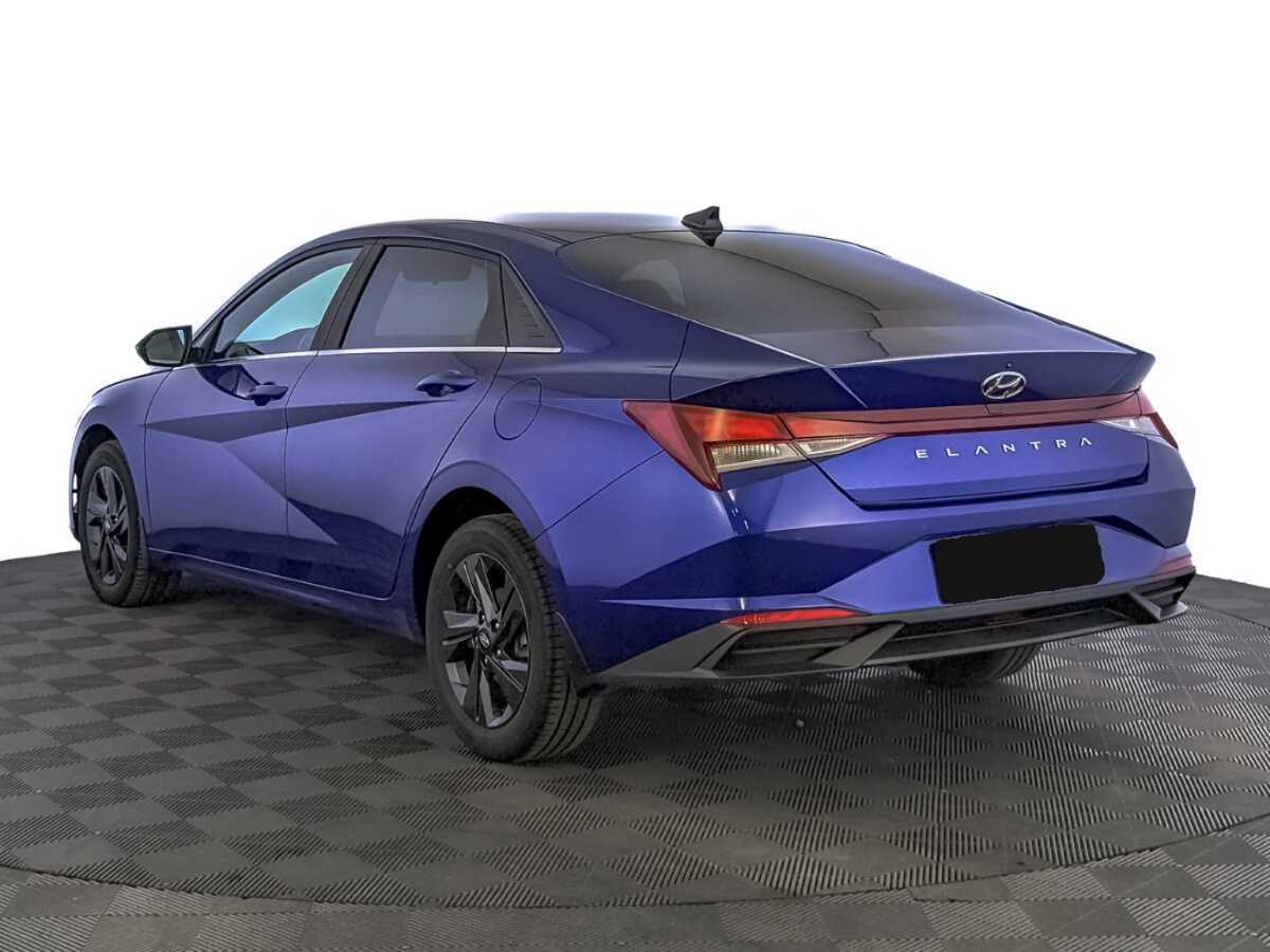 Hyundai Elantra с пробегом — 2021 год. Фото: #6
