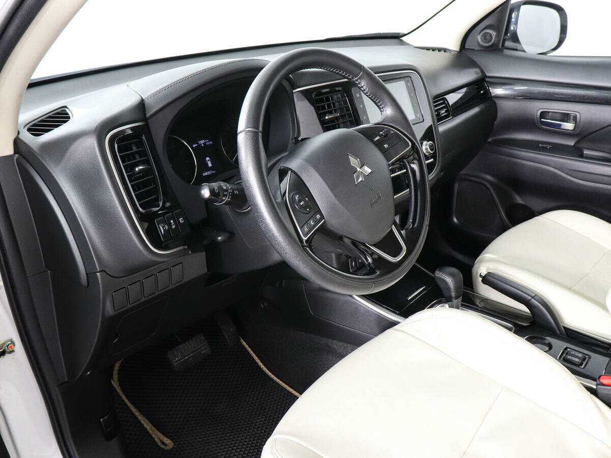 Mitsubishi Outlander с пробегом — 2021 год. Фото: #8