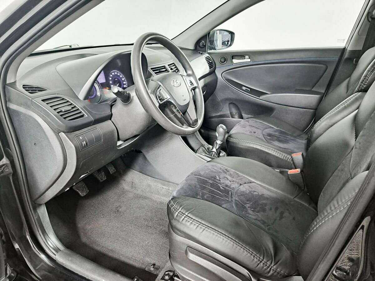 Hyundai Solaris с пробегом — 2012 год. Фото: #11