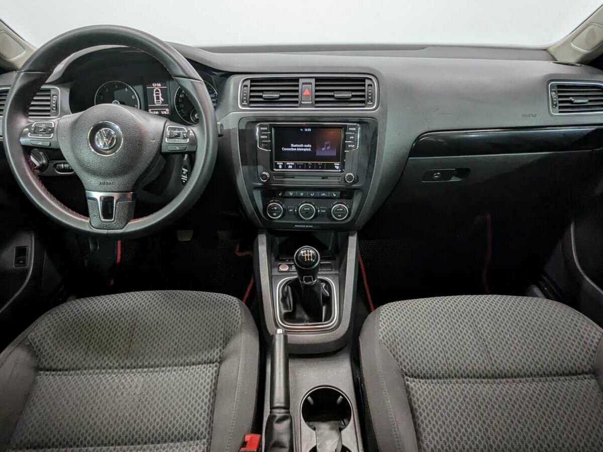 Volkswagen Jetta с пробегом — 2012 год. Фото: #6