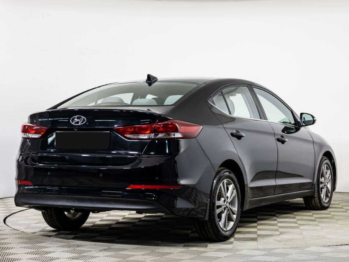 Hyundai Elantra с пробегом — 2018 год. Фото: #3