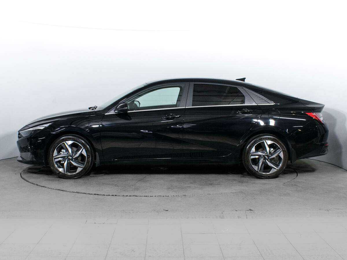 Hyundai Elantra с пробегом — 2023 год. Фото: #7