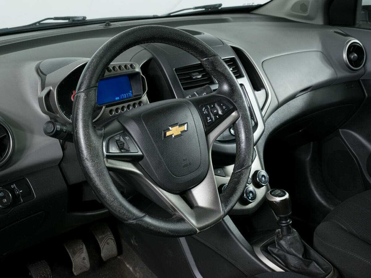 Chevrolet Aveo с пробегом — 2013 год. Фото: #10