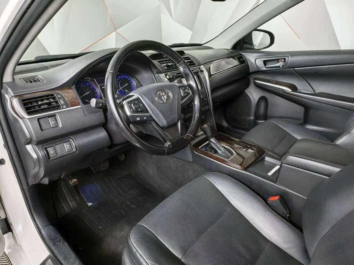 Toyota Camry с пробегом — 2017 год. Фото: #14