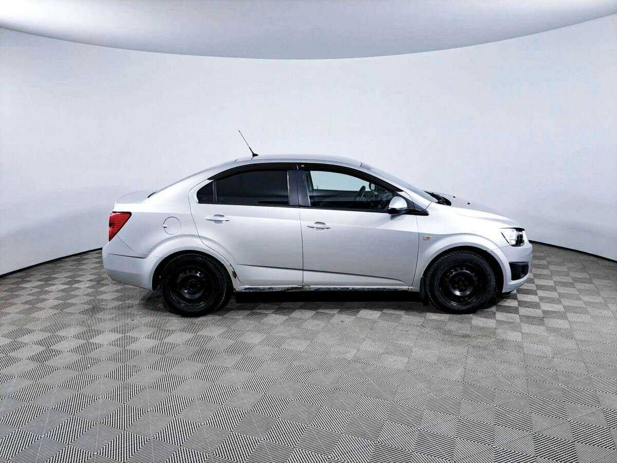 Chevrolet Aveo с пробегом — 2012 год. Фото: #3