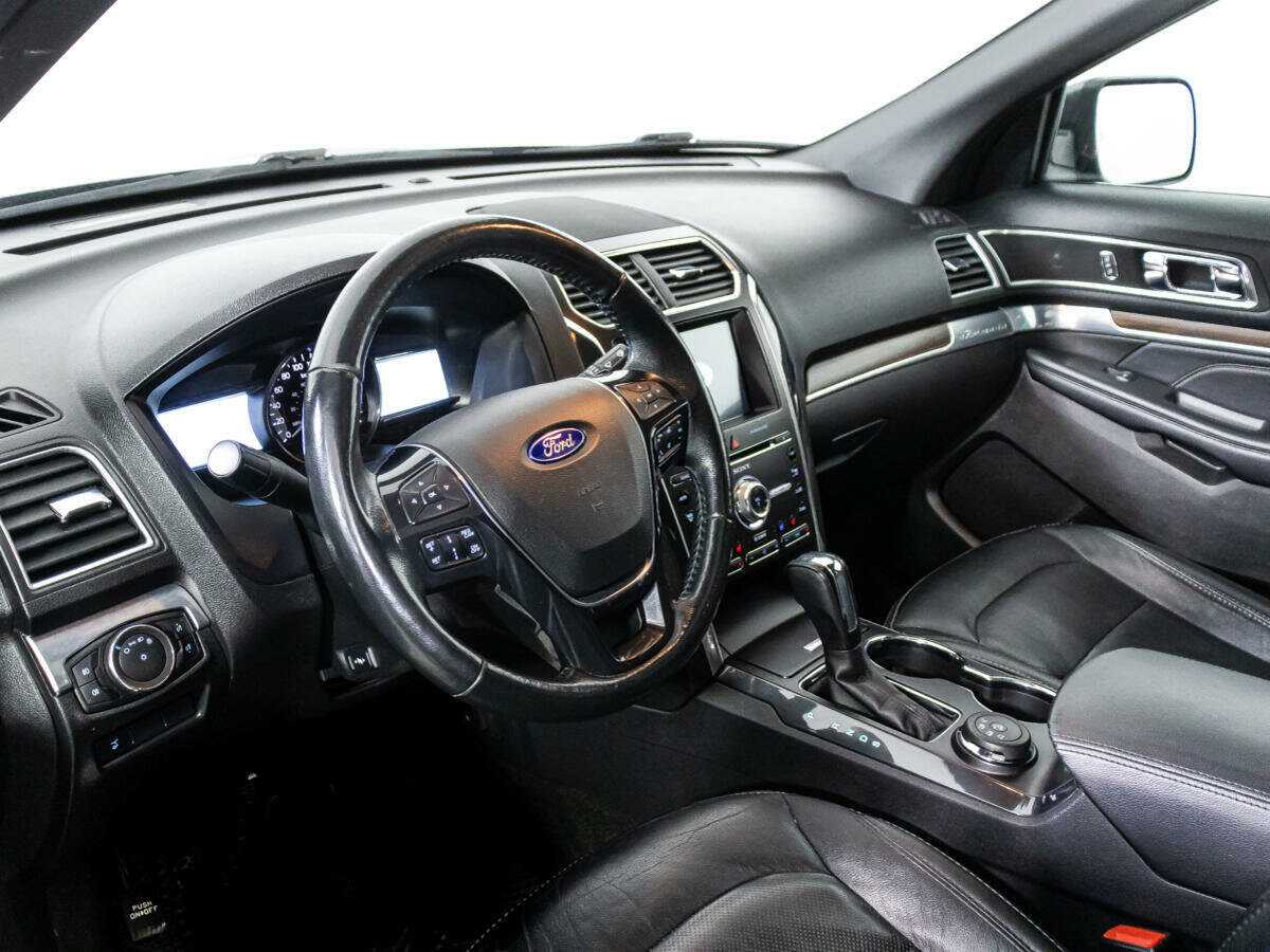 Ford Explorer с пробегом — 2017 год. Фото: #10