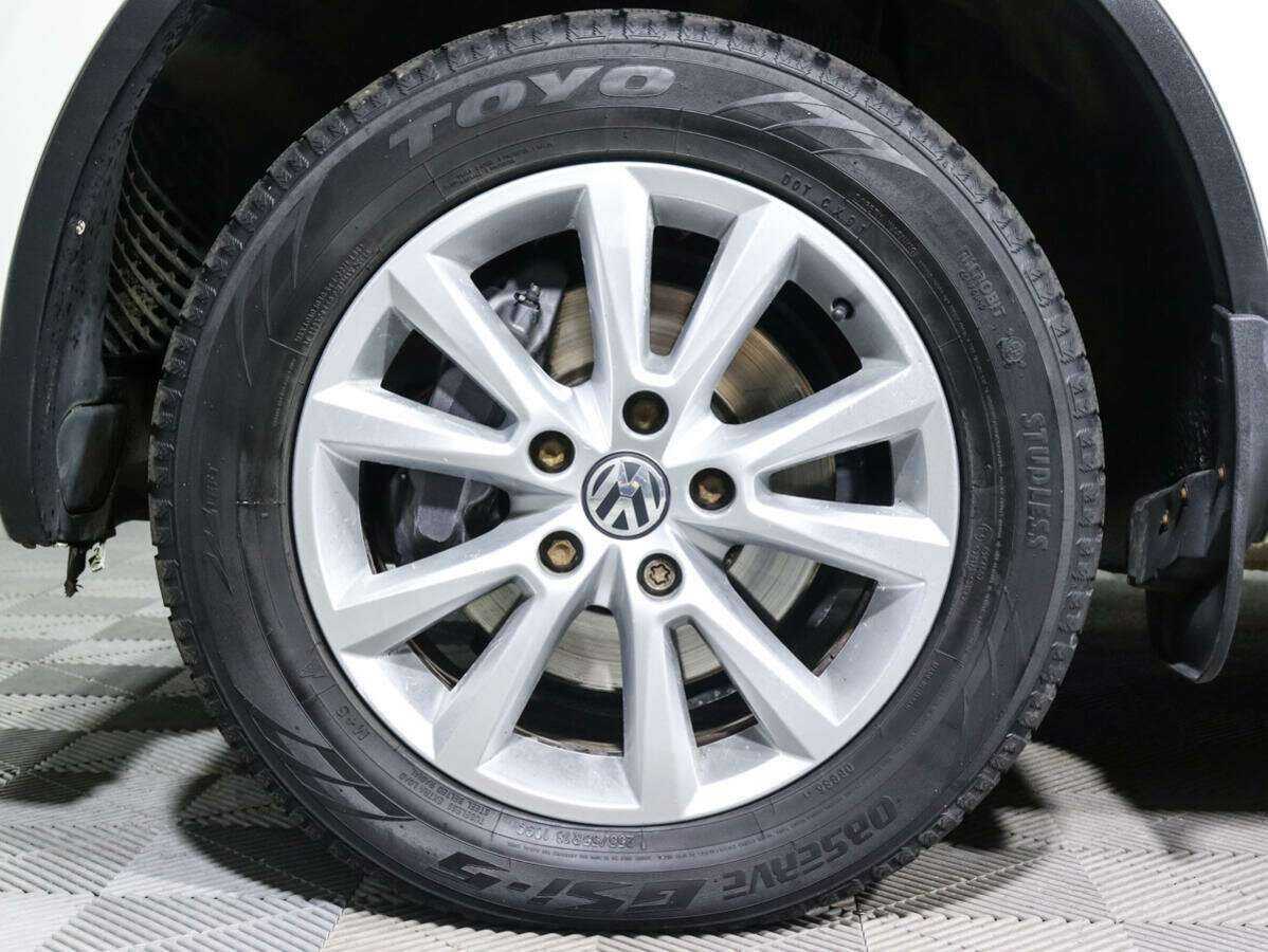 Volkswagen Touareg с пробегом — 2012 год. Фото: #9