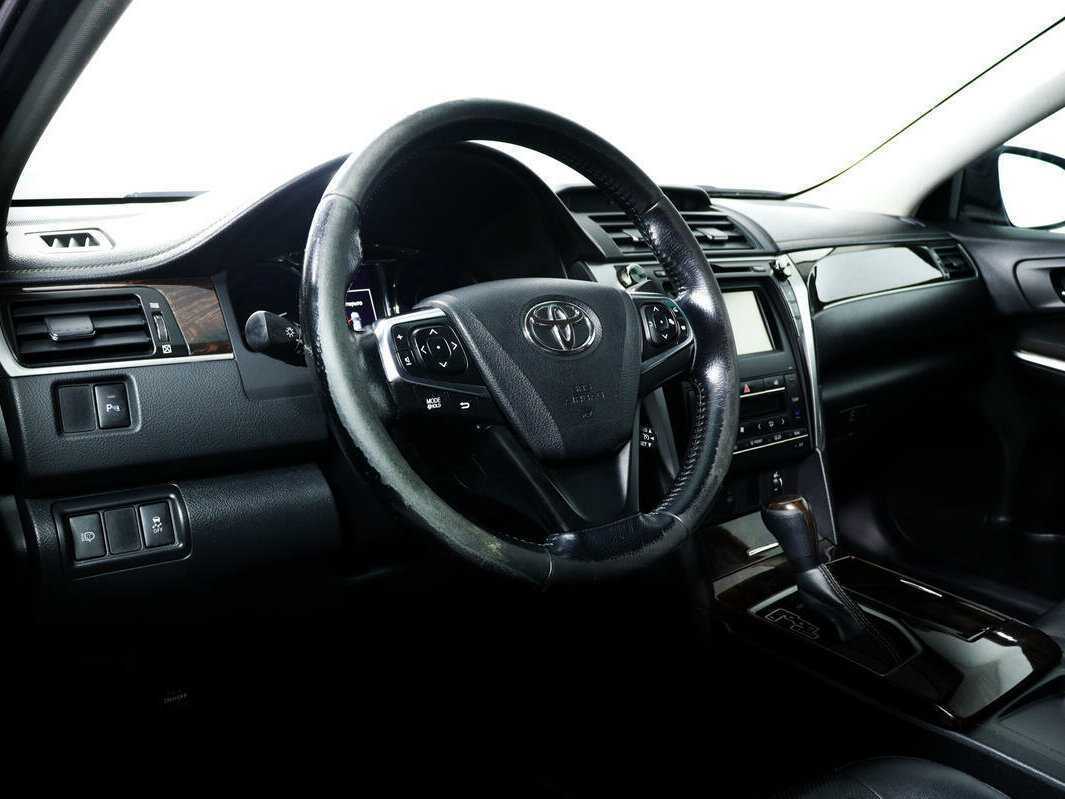 Toyota Camry с пробегом — 2016 год. Фото: #12