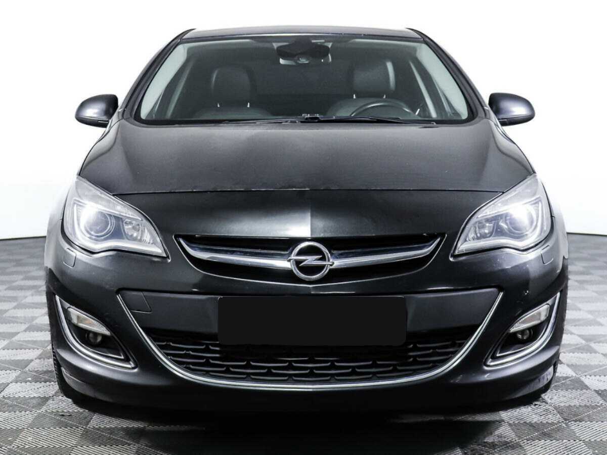 Opel Astra с пробегом — 2013 год. Фото: #0