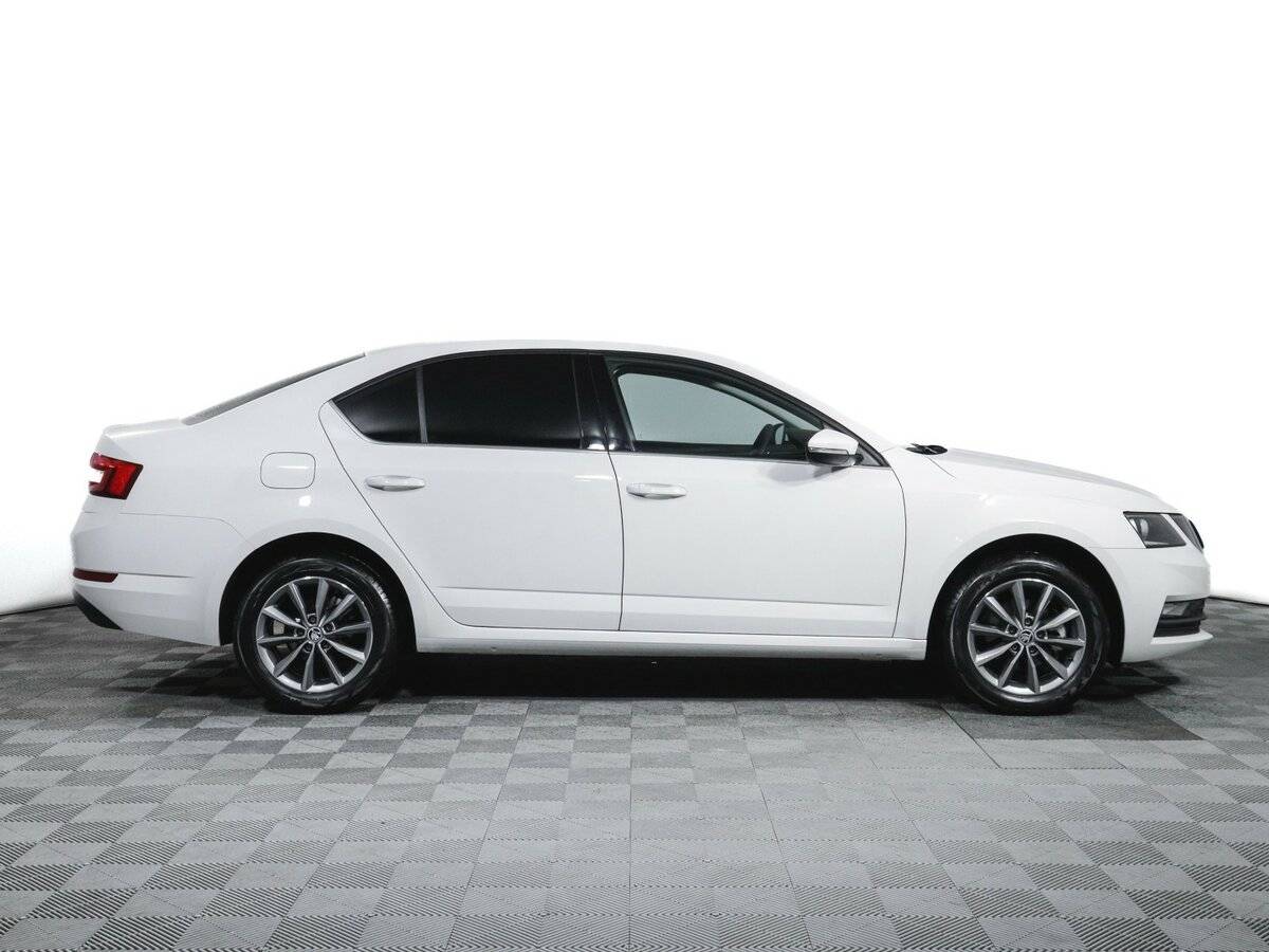 Skoda Octavia с пробегом — 2023 год. Фото: #3