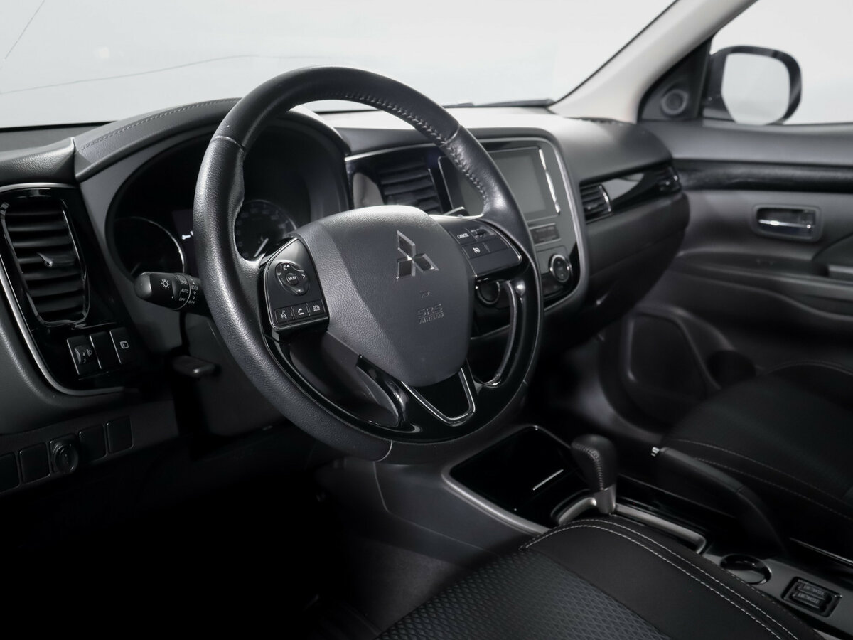 Mitsubishi Outlander с пробегом — 2019 год. Фото: #13