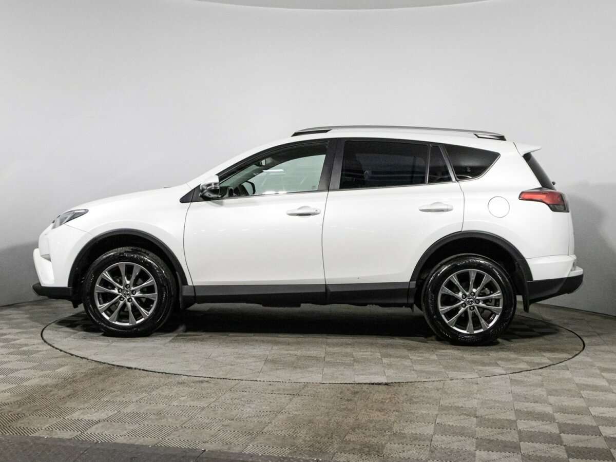 Toyota RAV4 с пробегом — 2018 год. Фото: #7