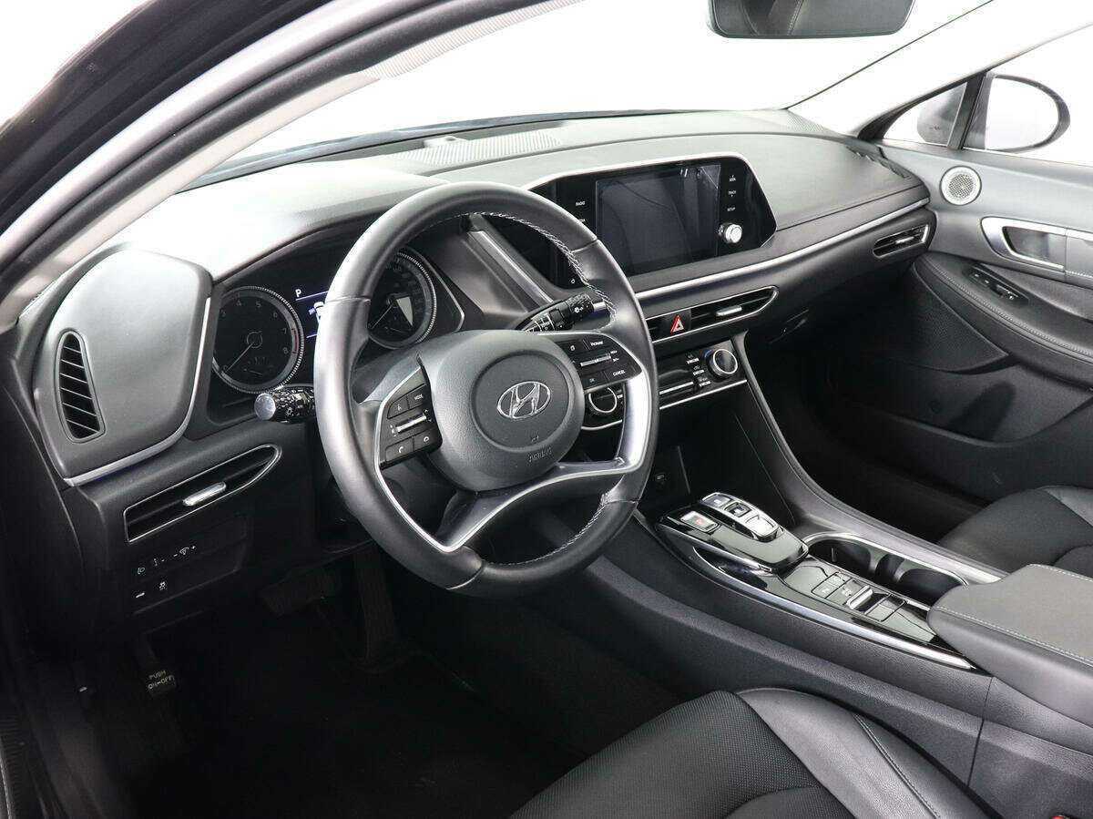 Hyundai Sonata с пробегом — 2023 год. Фото: #8