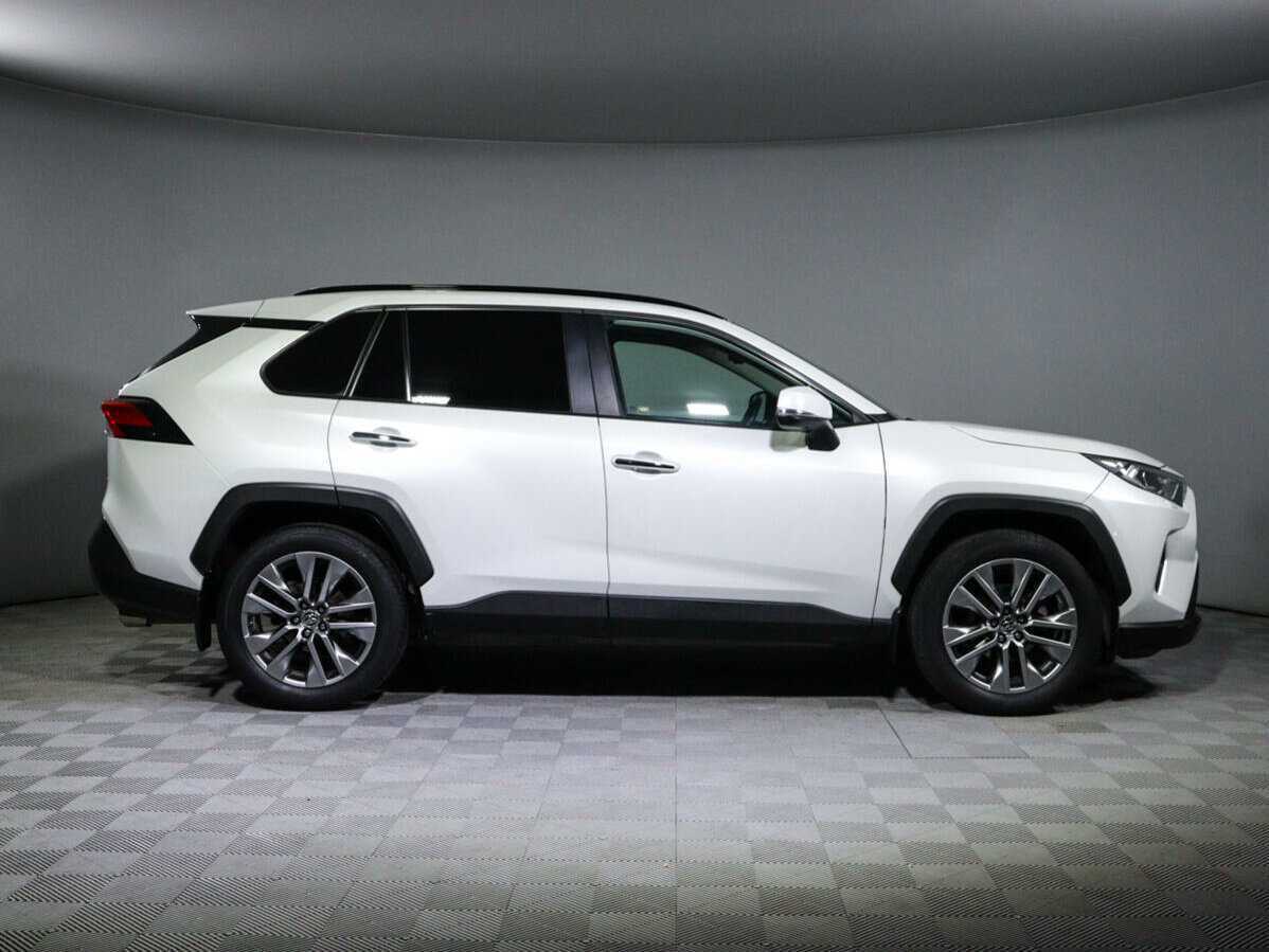 Toyota RAV4 с пробегом — 2020 год. Фото: #3