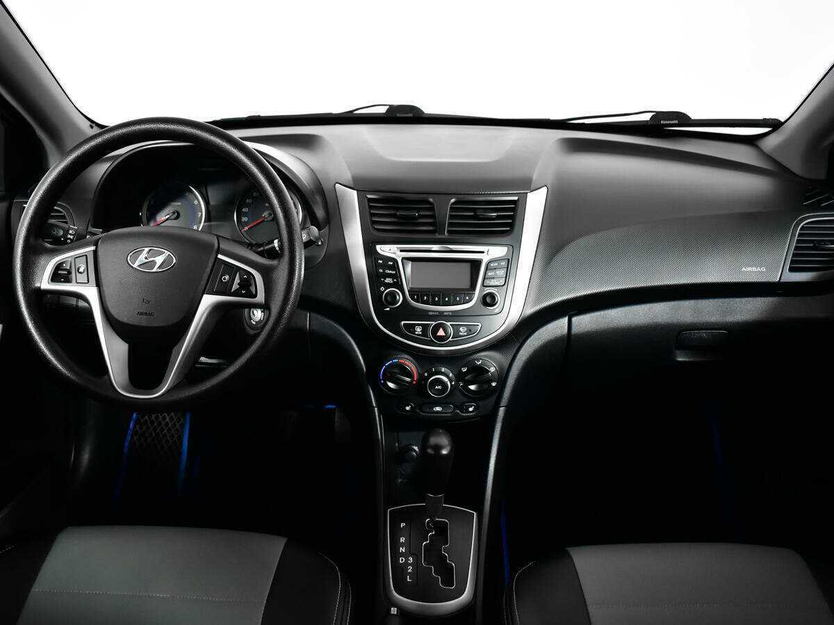 Hyundai Solaris с пробегом — 2013 год. Фото: #9