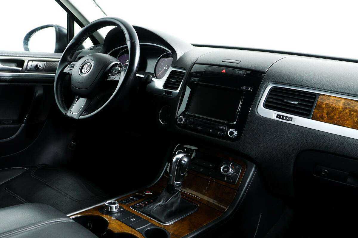 Volkswagen Touareg с пробегом — 2012 год. Фото: #7