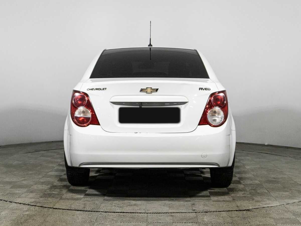 Chevrolet Aveo с пробегом — 2015 год. Фото: #5