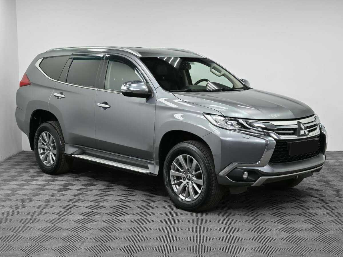 Mitsubishi Pajero Sport с пробегом — 2017 год. Фото: #2