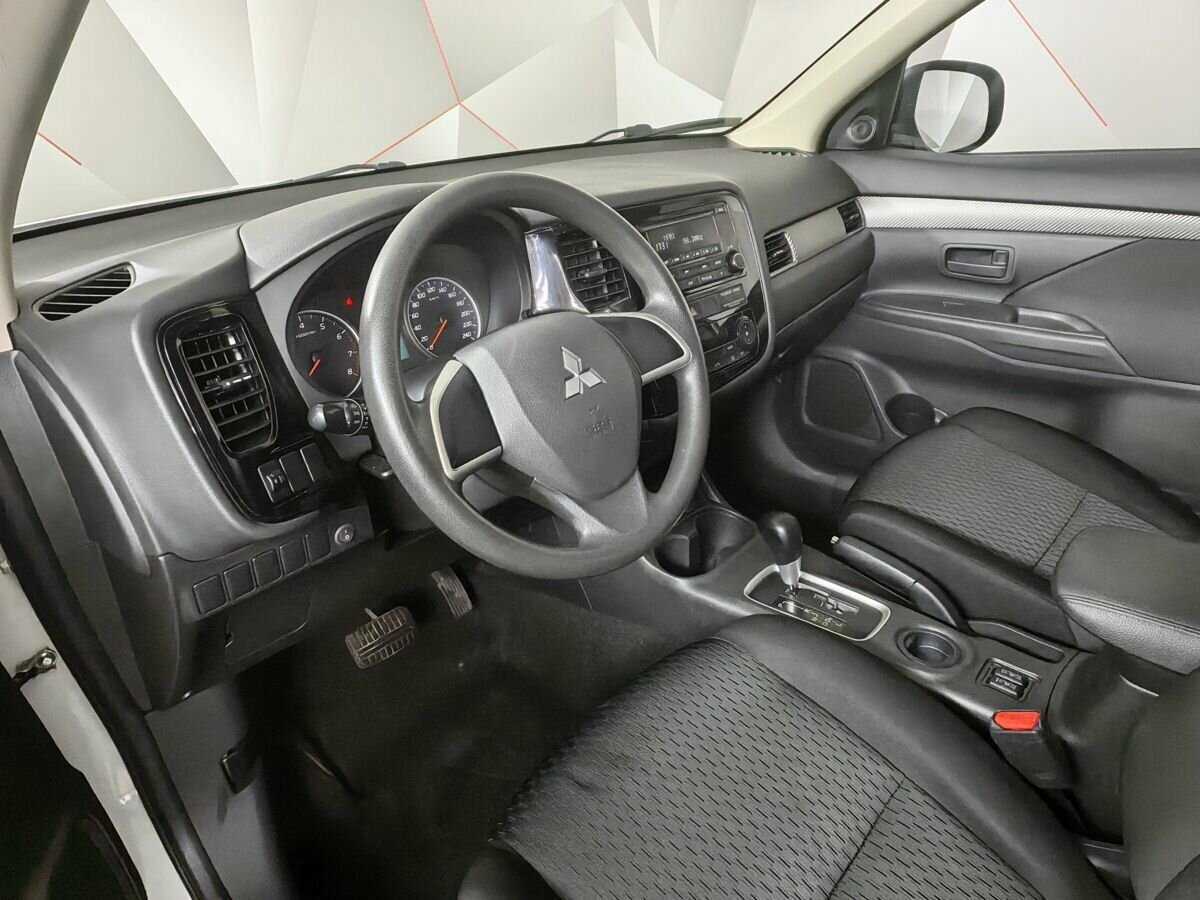 Mitsubishi Outlander с пробегом — 2012 год. Фото: #13
